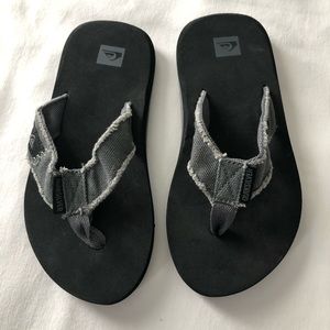 New Quicksilver flip flops. Boys US 2.